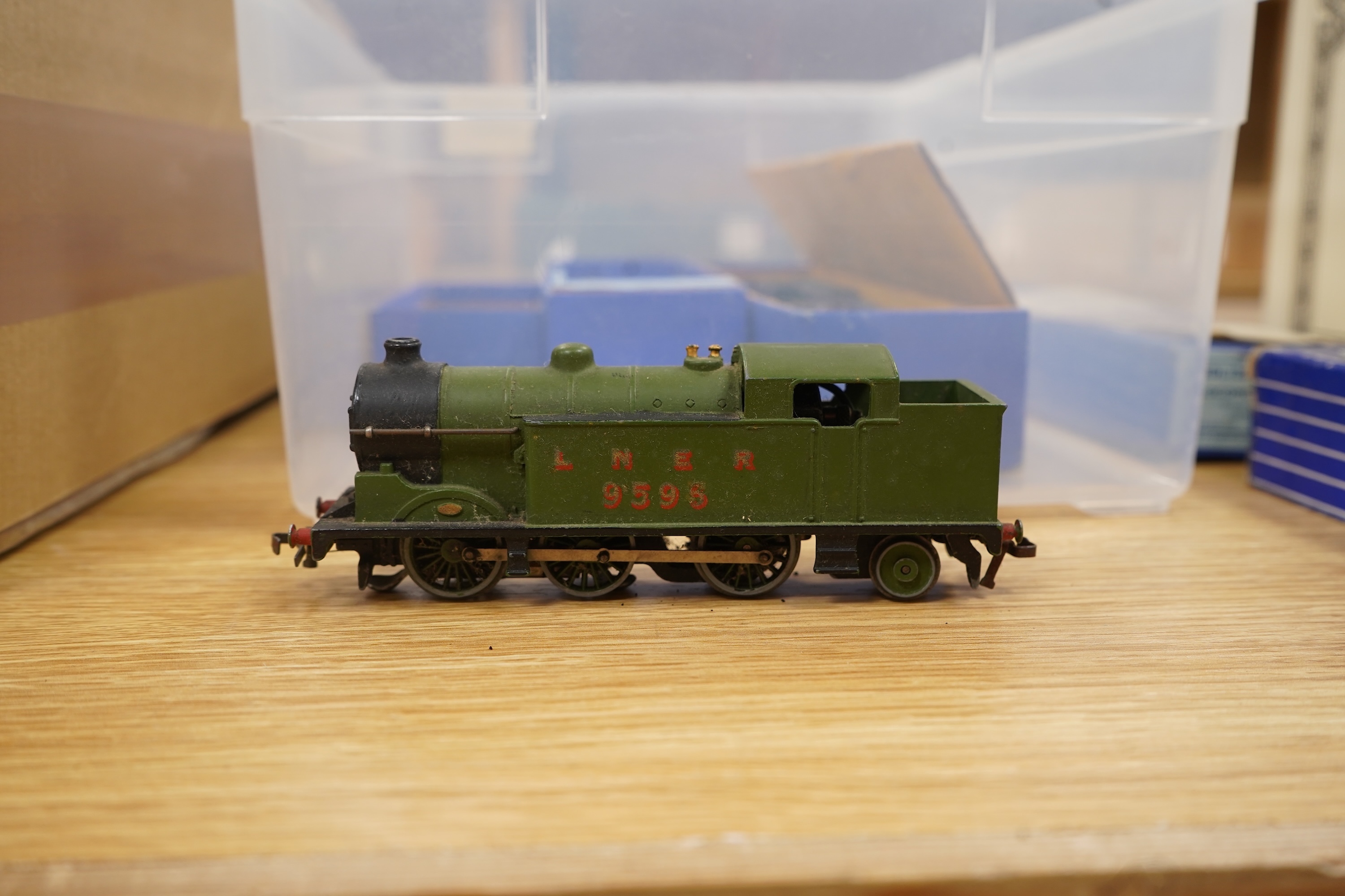 Three boxed Hornby Dublo locomotives for 3 rail running; an LNER Class N2 0-6-2T locomotive, 9595 (in the incorrect box for the BR version EDL17), a BR Bristol Castle, 7013 (EDLT20), and a BR Standard Class 4, 80054, (ED